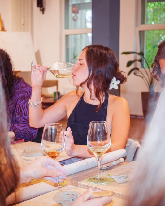 Gutschein – Töpfern mit Weinbegleitung – Ceramics & Drink